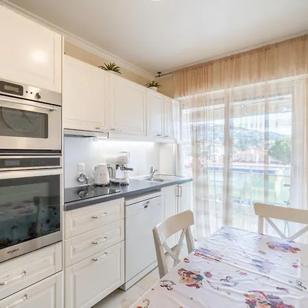 Bright & Luxurious - Heart Of Apartman